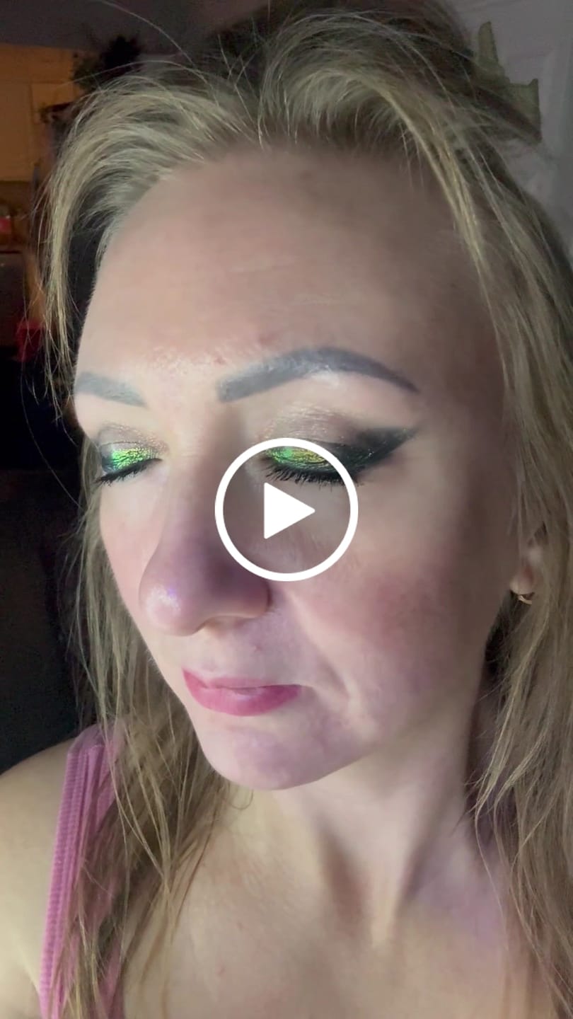Customer video review of Multichrome Special effect eyeshadow - Medusa