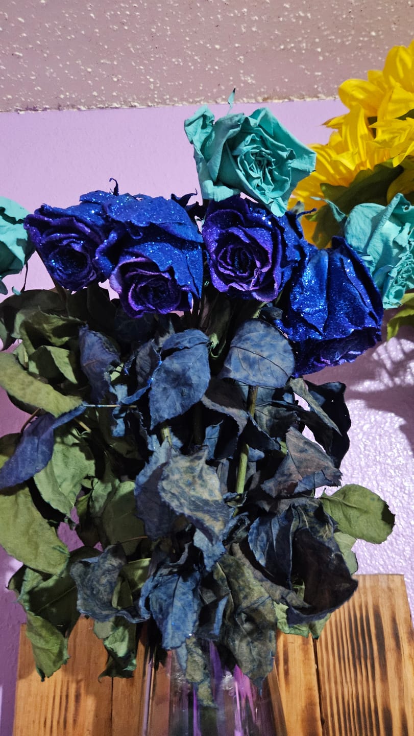 Customer photo review of 100 Mix and Match Tinted Roses - Valentine's Day Wholesale