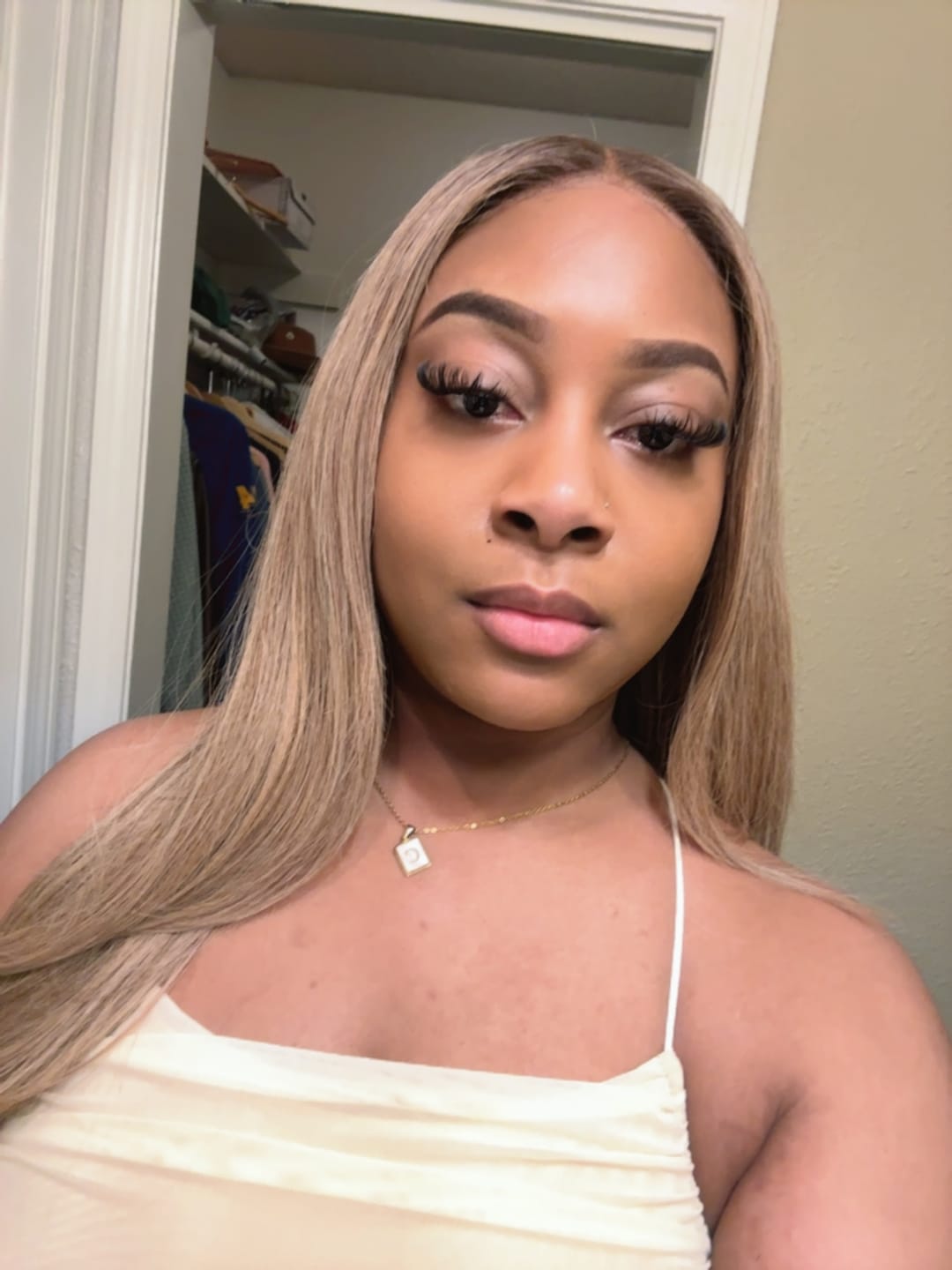 Customer photo review of Wavymy Ombre Ash Blonde Hair with Brown Root Straight Hair 6x4 Lace Wear Go Glueless Wig 180% Density