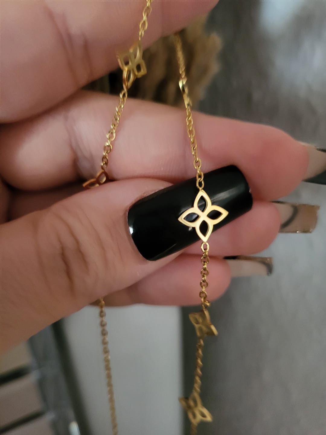 Customer photo review of Elegant Flower Kette | 18K vergoldet