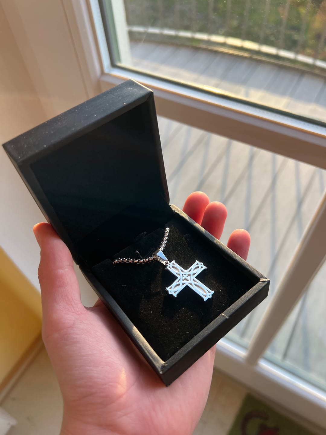 Customer photo review of Statement™ Kreuzkette