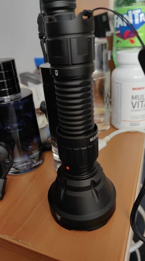 Customer photo review of Superlampe – 2000LM Extremhelle Taschenlampe mit 964m Reichweite