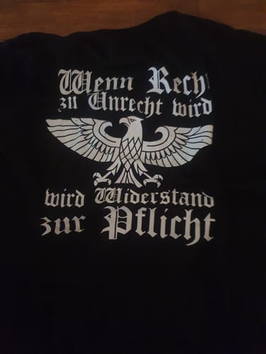 Customer photo review of Wenn Recht zu Unrecht wird - T-Shirt Rückendruck