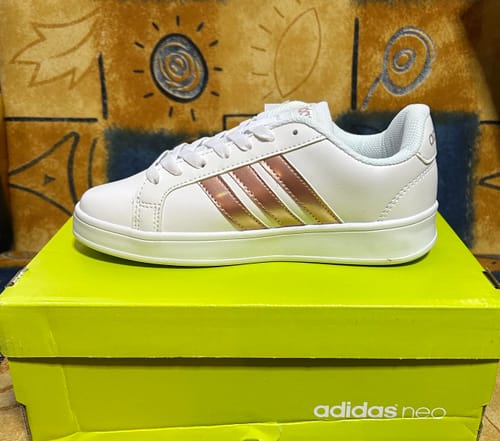 Customer photo review of Paq 6 Pares Tenis Neo Grand Court Blanco Oro Rosado 22/25.5