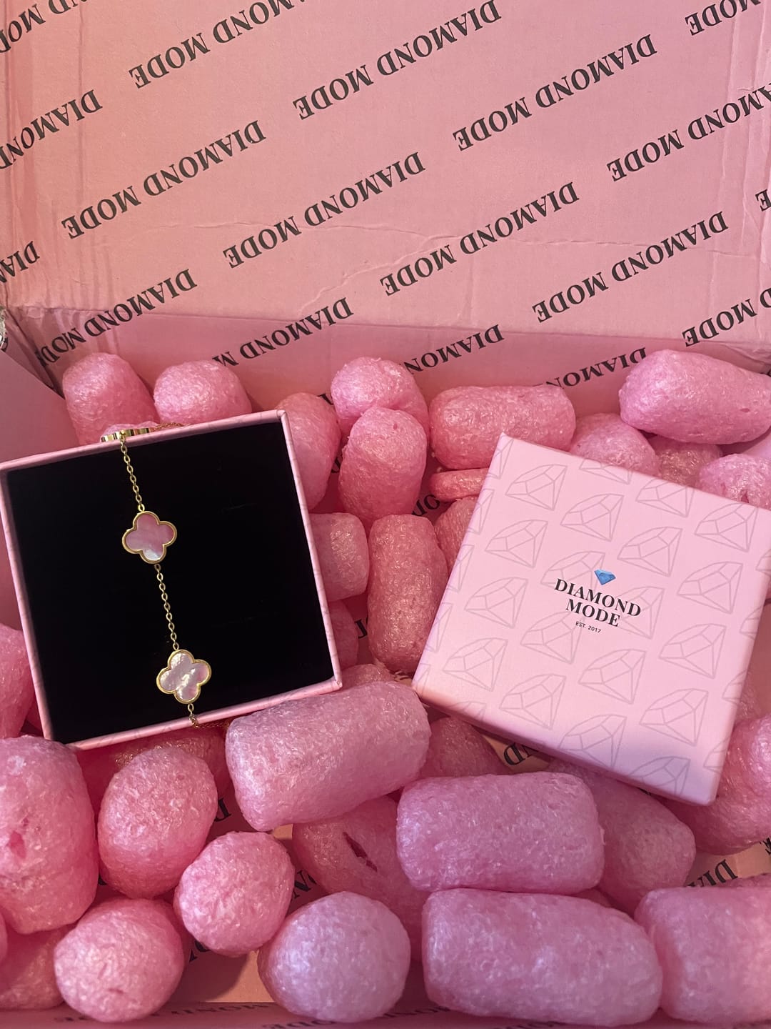 Customer photo review of Rosa Perlmutt Clover Armband | 18K vergoldet