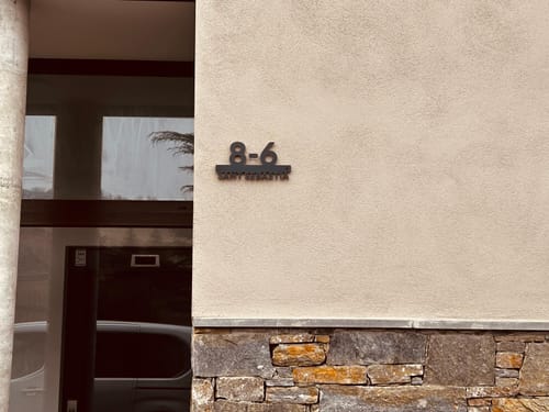 Customer photo review of Numero civico e testo sagomato modello Line 02 Acrilico