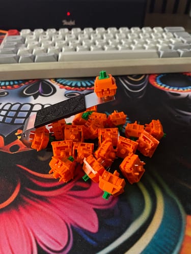 Customer photo review of KEYGEEK X SHARKEYS POMKIN LINEAR SWITCH FACTORY LUBED (10PCS)