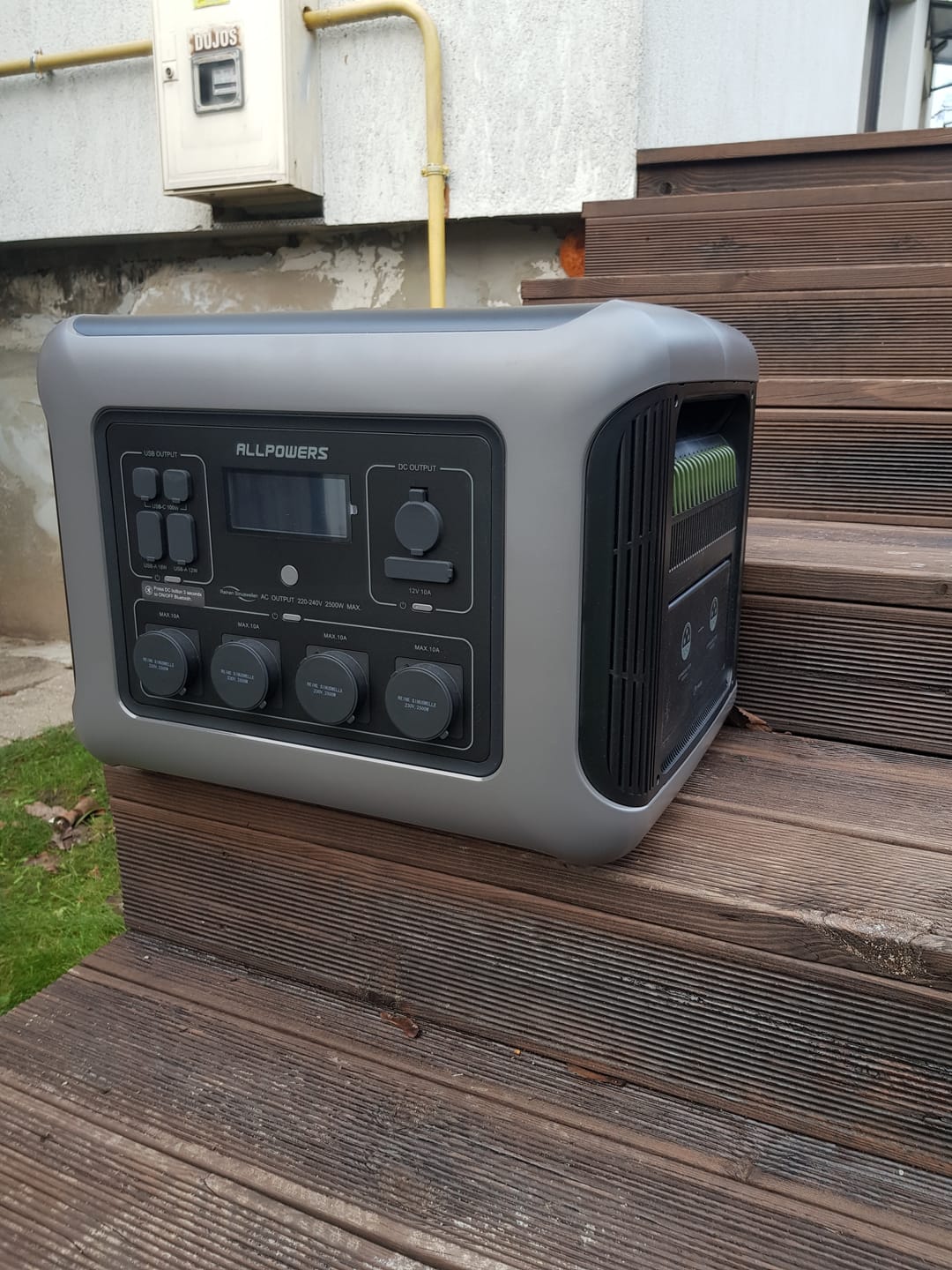 Customer photo review of ALLPOWERS R2500 Portable Home Backup Power Station 2500W 2016Wh