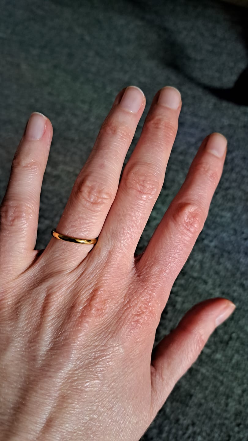Customer photo review of Thin Lena Ring | 18K vergoldet