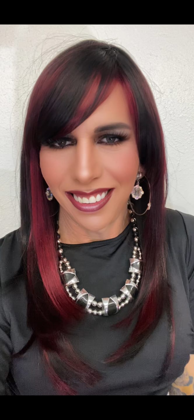 Customer photo review of Shake-N-Go Legacy Human Hair Blend Lace Front Wig - GENEVA