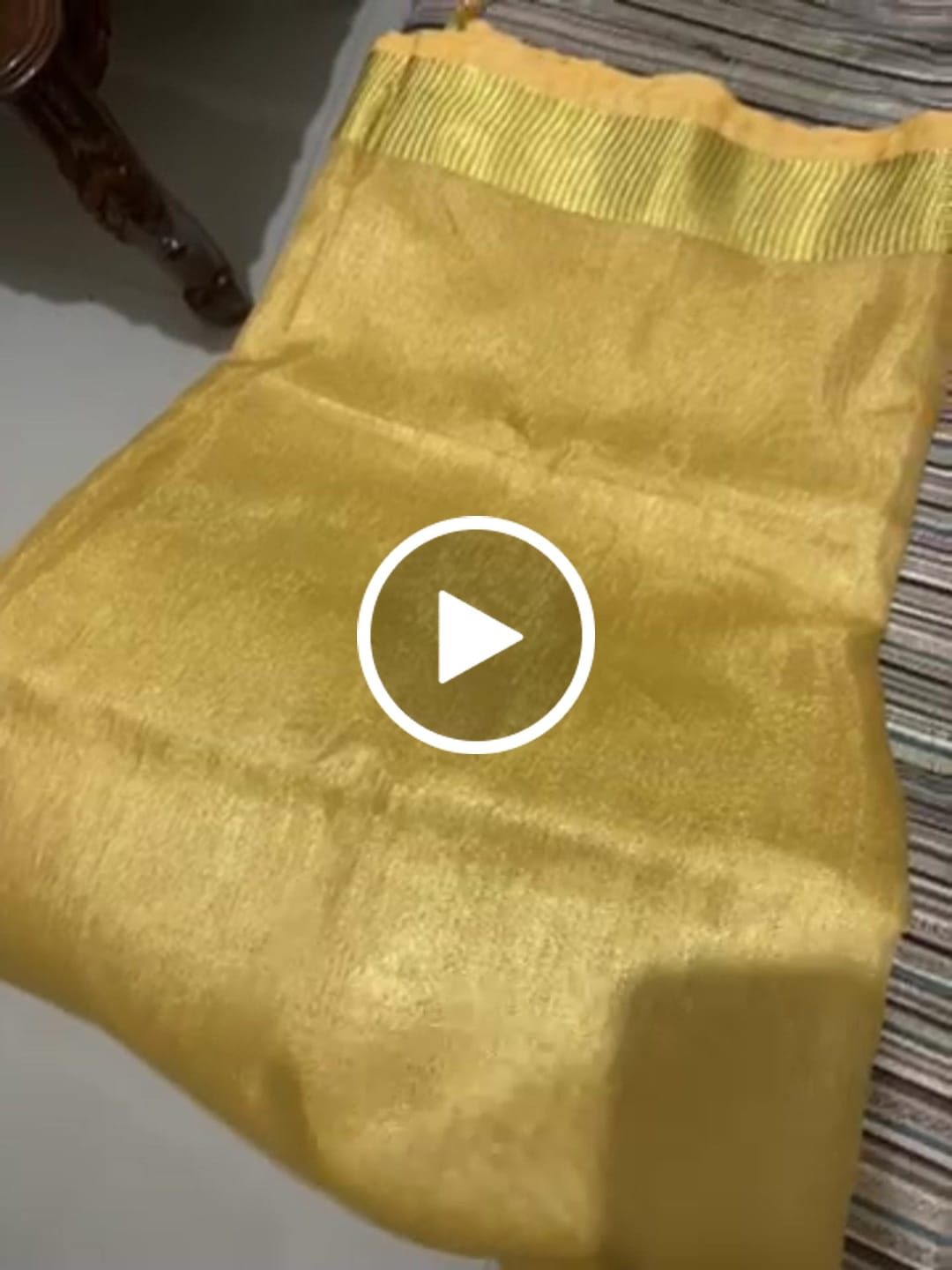 Customer video review of Golden Zari Linen Saree