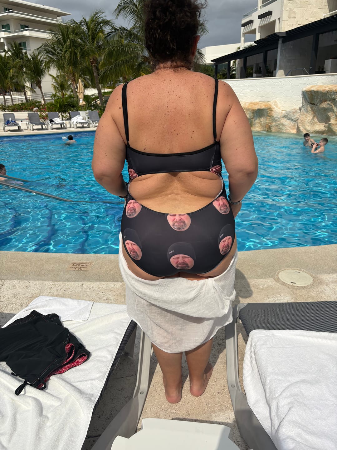 Customer photo review of Personalized Big Face Women's One-piece Swimsuit Slim Bathing Suit
