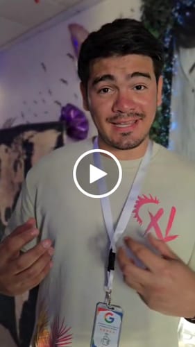 Customer video review of Tarjeta Reseñas de Google