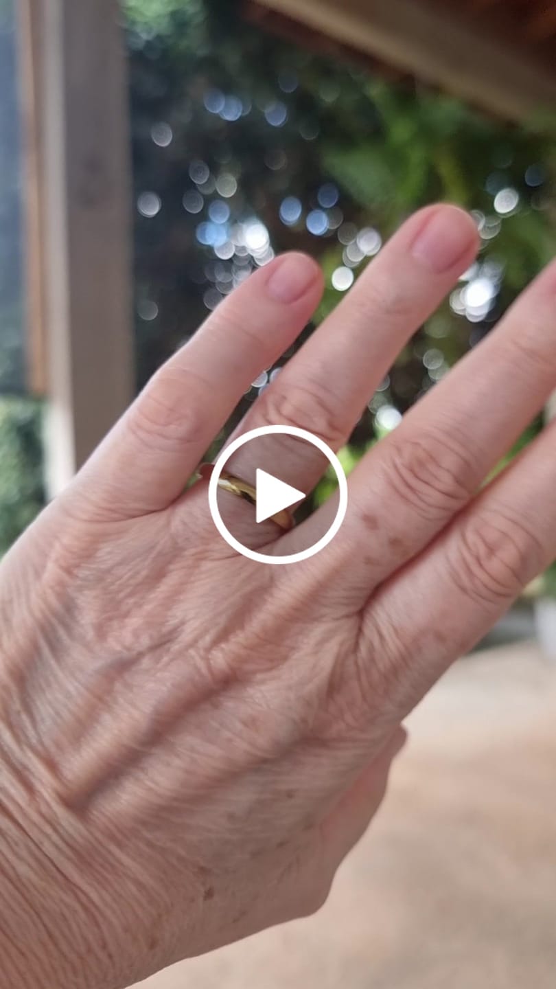 Customer video review of Aliança Anatômica Banhado em Ouro 18K