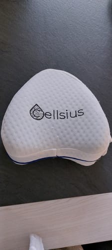 Avis photo d'un client sur Coussin Orthopédique Genoux Cellsius - Le secret d'un sommeil sans douleur