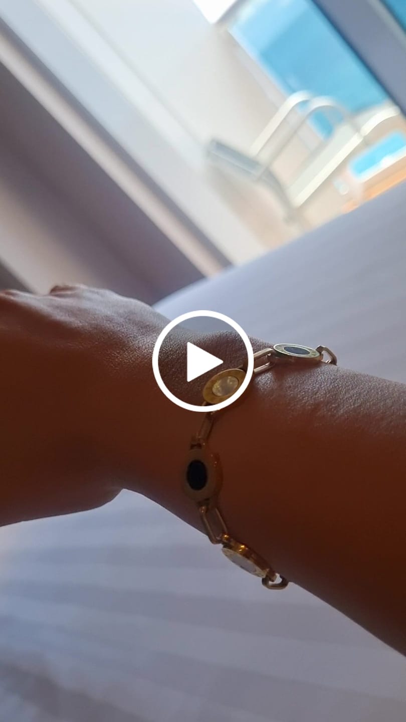 Customer video review of Bracelete Ônix Milão Banhado em Ouro 18k