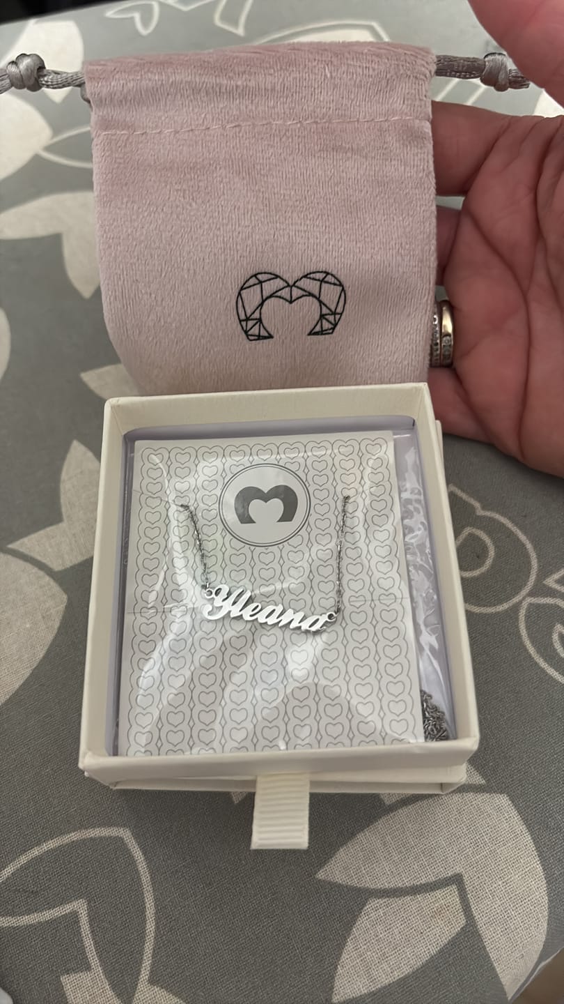 Customer photo review of Collar Nombre - Personalizado