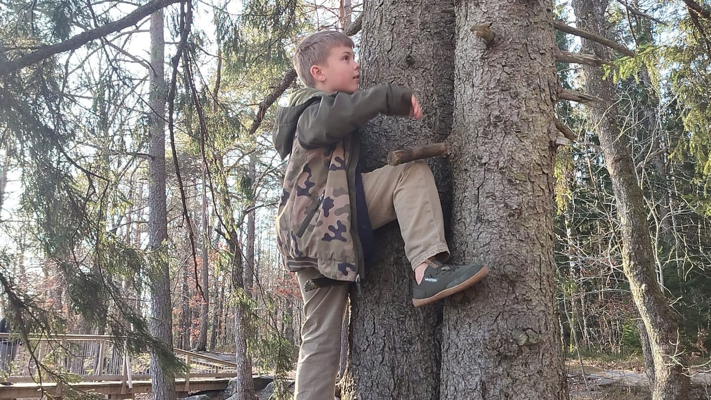 Customer photo review of Vaistoa Kiva Kids | Mesh Barefoot Sneakers