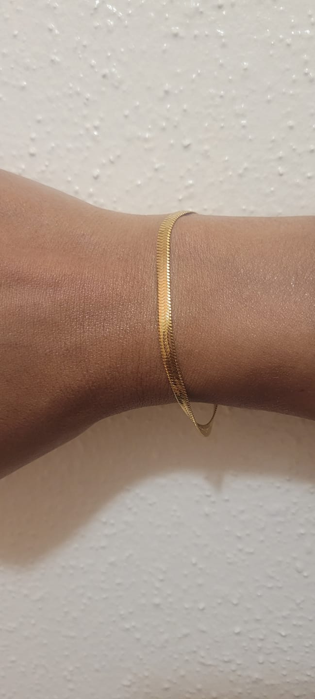Customer photo review of Essentials Bracelet