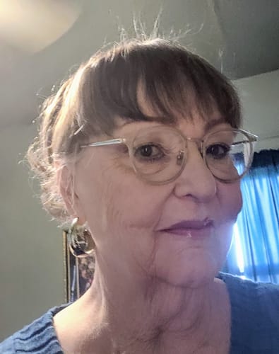 Customer photo review of JuvaBun Boho Messy bun