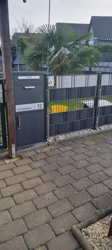 Customer photo review of Paketbox PB1 mit Briefkasten | anthrazit - RAL7016 | personalisiert mit Edelstahl-Schild