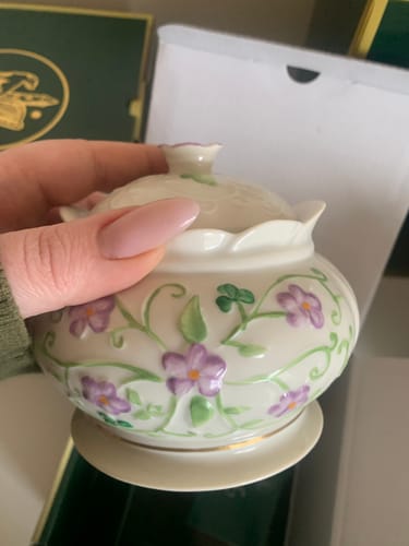 Customer photo review of Belleek Classic Irish Flax Gift Box