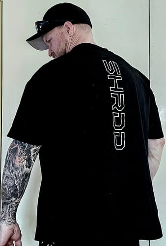 Customer photo review of Shrdd Hollow - Pump cover - Oversized Gym T-shirt  - Black / White