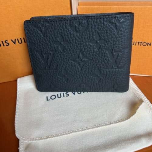 Customer photo review of 【ルイ・ヴィトン】エンボス加工 短財布　洗練されたデザイン