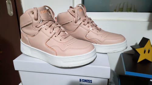 Customer photo review of Tenis Bota Lori Women