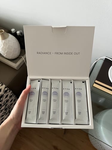 Customer photo review of OUTGLOW - Radiance Tri-Factor™ Jelly