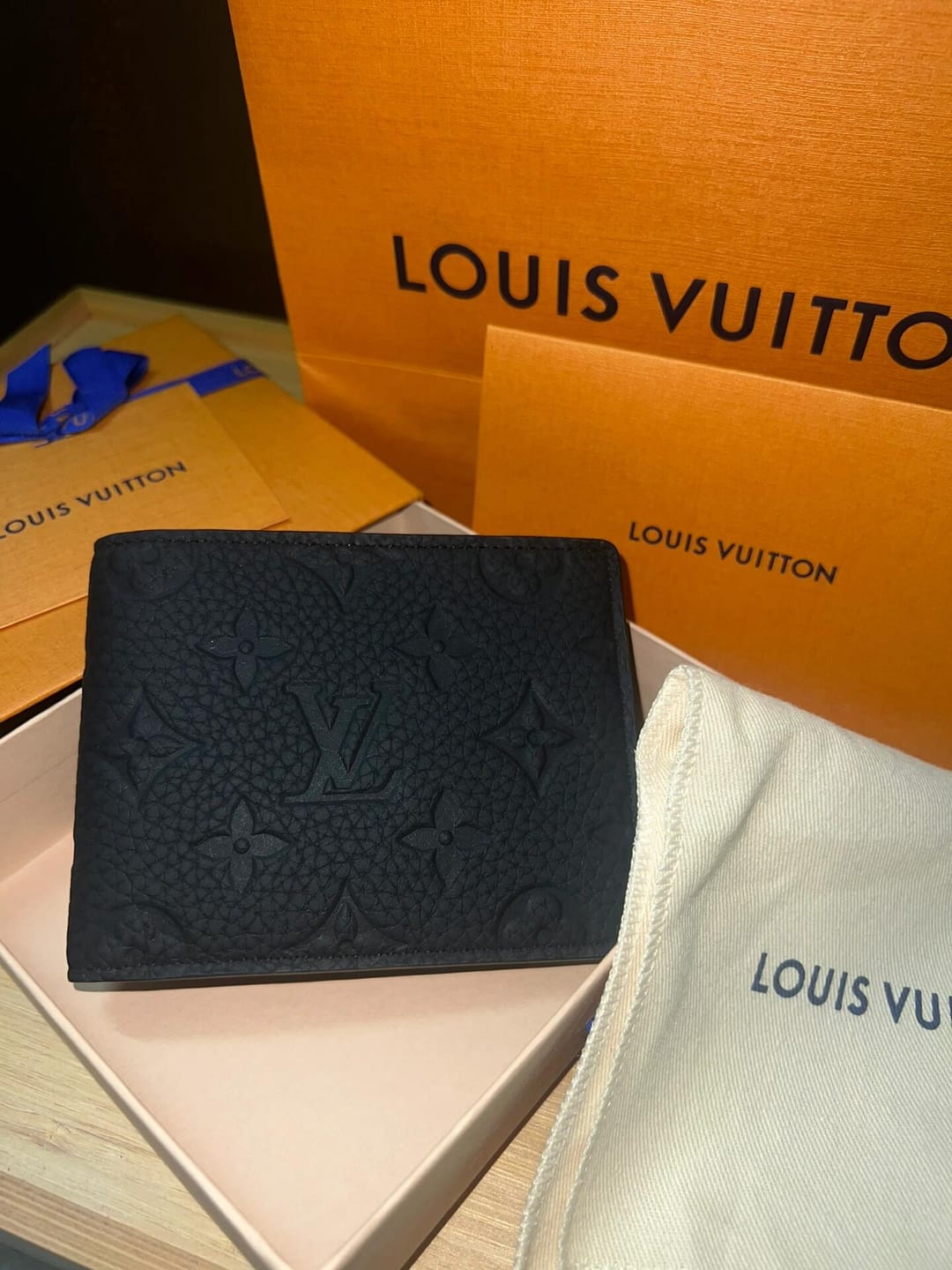 Customer photo review of 【ルイ・ヴィトン】エンボス加工 短財布　洗練されたデザイン