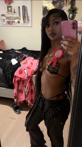 Customer photo review of LOW RISERS (BLACK DENIM)