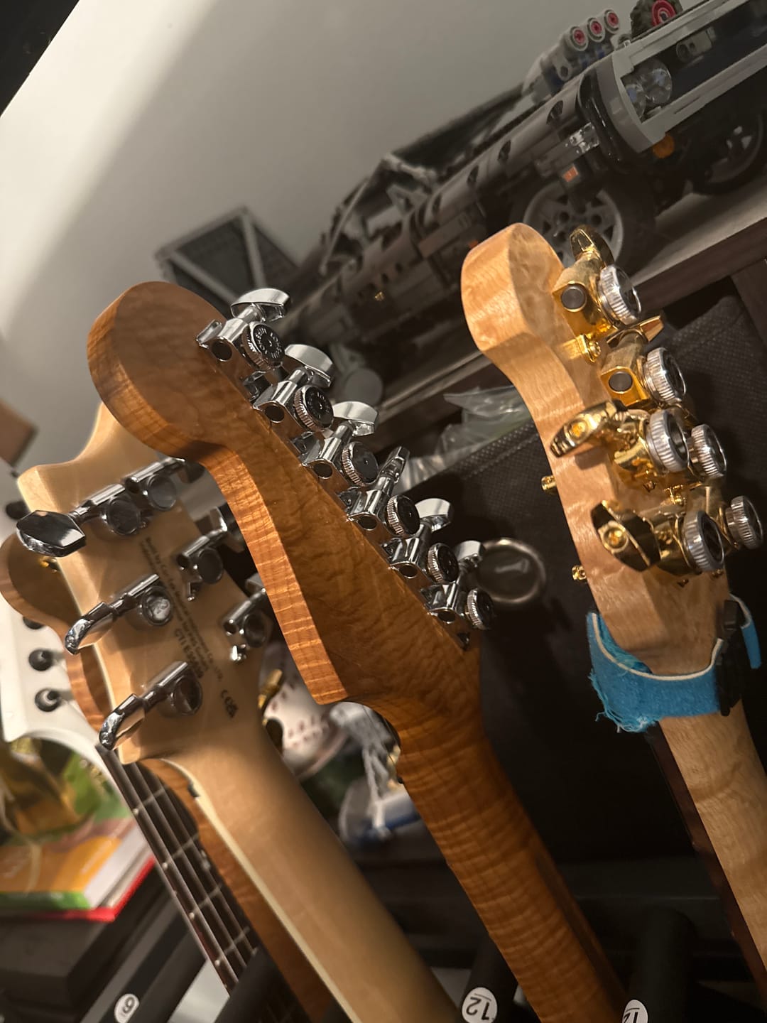 Customer photo review of Vintage Guitar Tuner Upgrade Kit for 6 Inline Headstocks (8.5mm Post Hole)