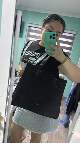 Reseña con foto de un cliente sobre Cartera De Hombro Notebook Nylon Icónica
