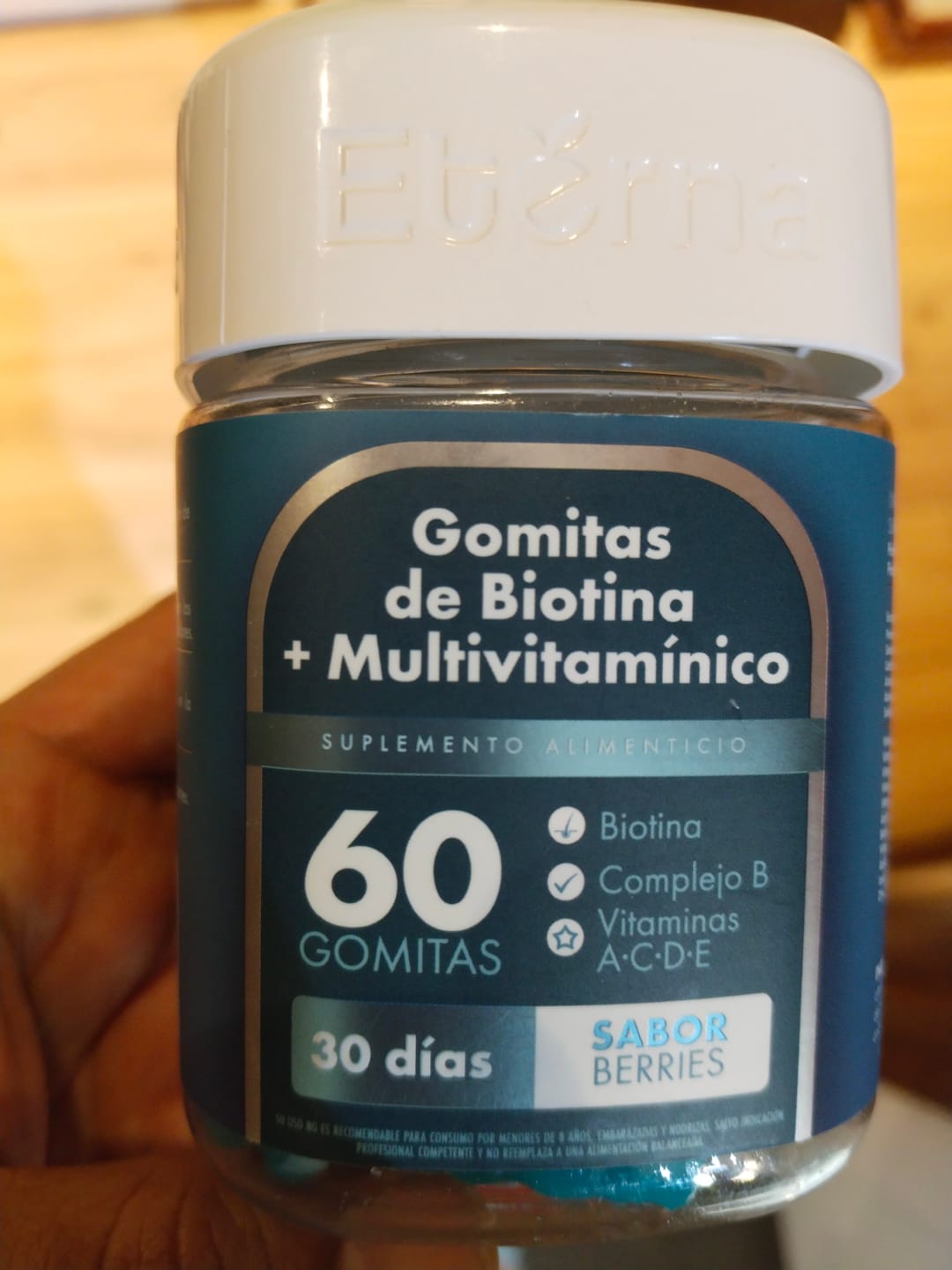 Customer photo review of Gomitas de Biotina y Multivitamínico | Suscripción