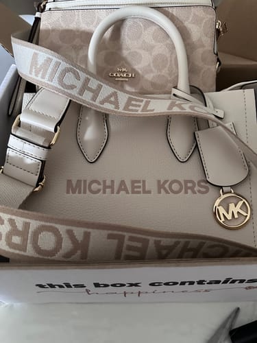 Customer photo review of Coach Double Zip Wristlet Signature Canvas In Sand Chalk CX161