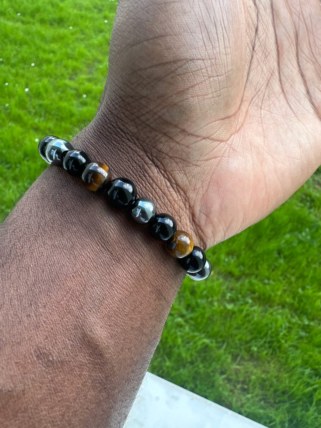 Customer photo review of Bracelet "Triple Protection" en Hématite, Oeil de Tigre et Obsidienne