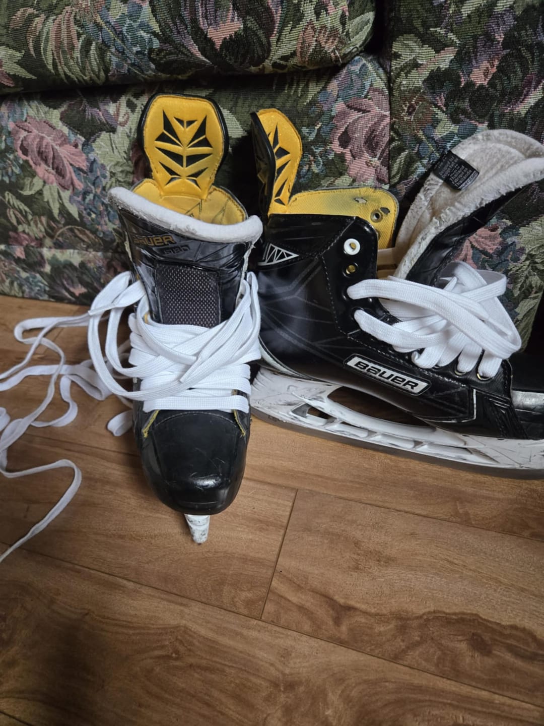 Customer photo review of WHITE NON-WAXED HOCKEY REFEREE LACES