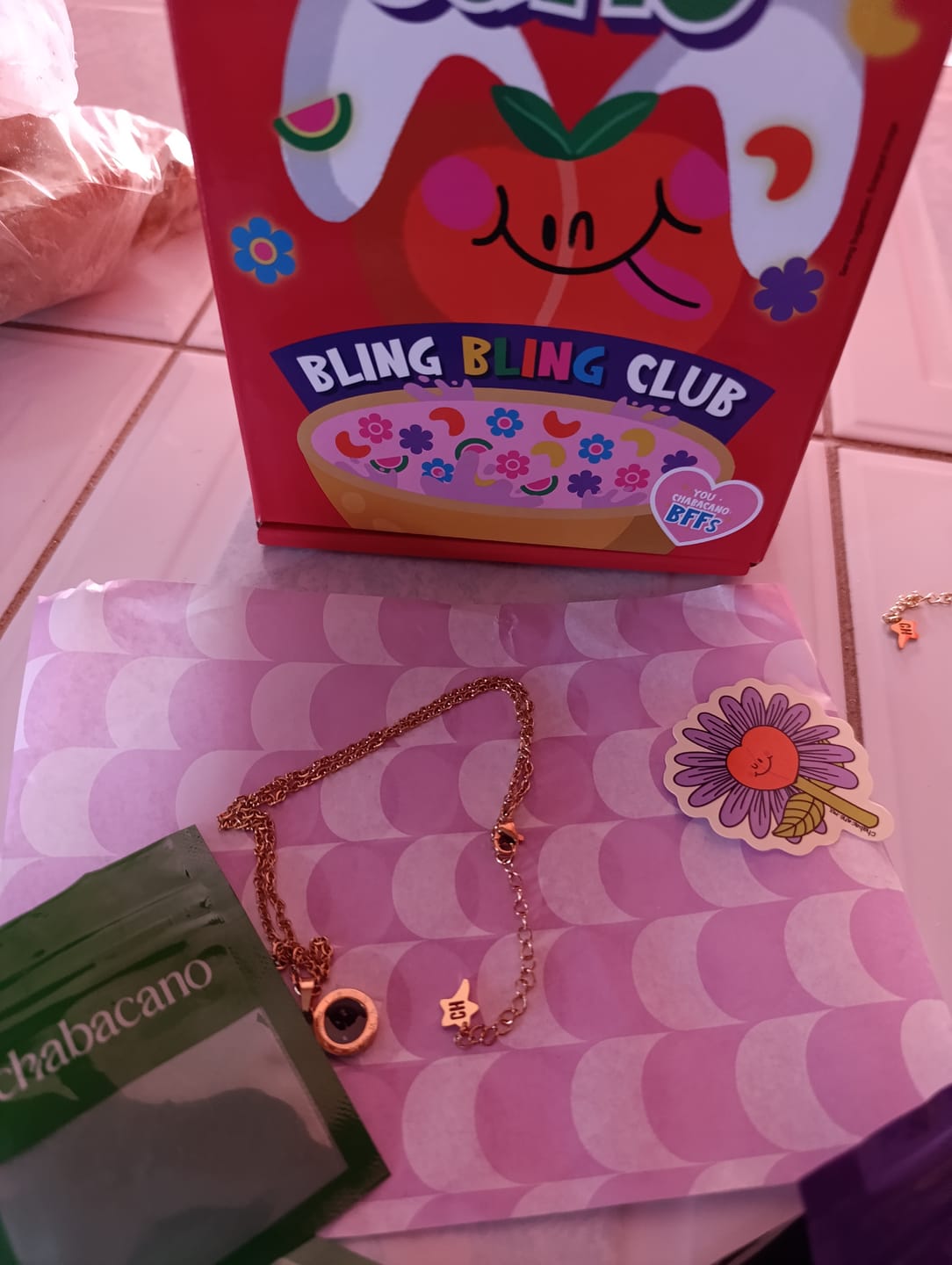 Customer photo review of Collar Medalla