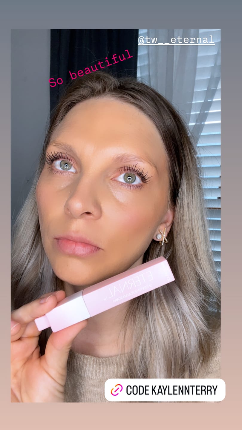 Customer photo review of EYELASH GROWTH SOLUTION