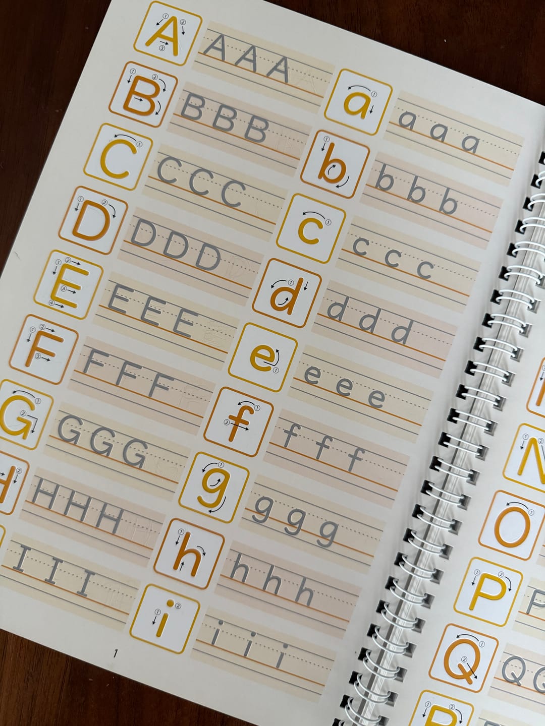 Customer photo review of 文字が消える!?まほうのドリル （アルファベット・ローマ字 / 小学英語 ３年生）