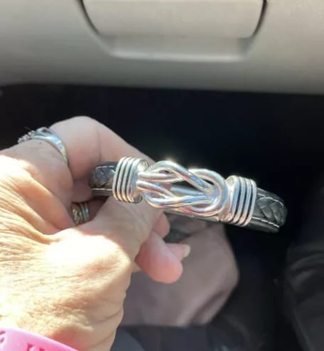 Customer photo review of Aan Mijn Zoon - Moeder en Zoon Voor Altijd Met Elkaar Verbonden - Gepersonaliseerde Infinity Armband