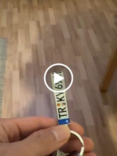 Customer video review of Kennzeichen Schlüsselanhänger Mini Nummernschild Metall
