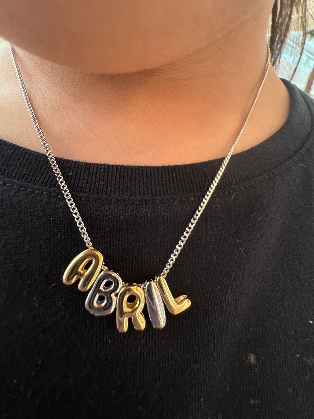 Customer photo review of Personaliza Tu Collar Con Inicial Mini Bubble Combinado