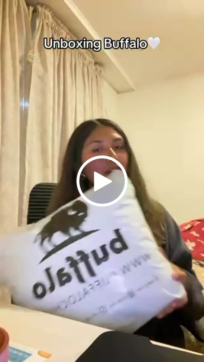 Customer video review of Parka Impermeable Reversible Camaleon Mujer
