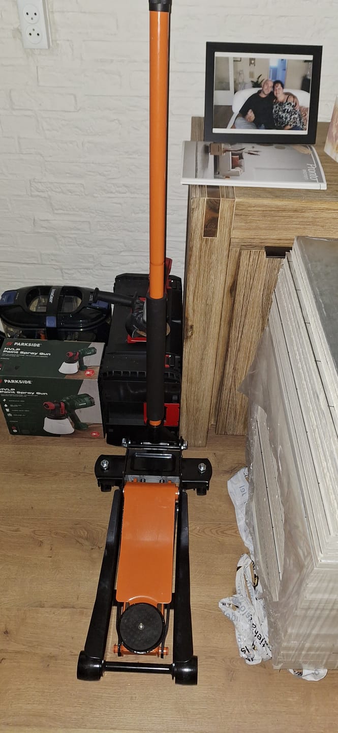 Customer photo review of HDKTOOLS® Garagekrik 3000KG | extra laag 75mm - 465mm | dubbele plunjers | snelle hefboom