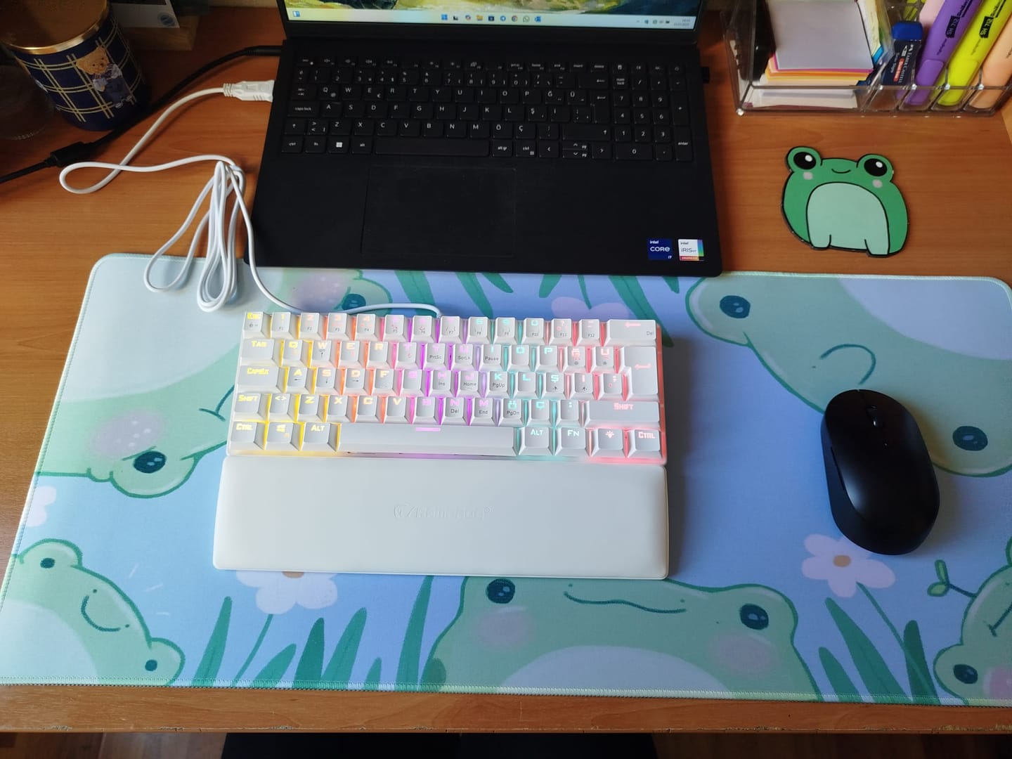 Customer photo review of ALLY K11 Beyaz Rainbow Q Bilek Destekli Red Switch Gaming Oyuncu Klavye