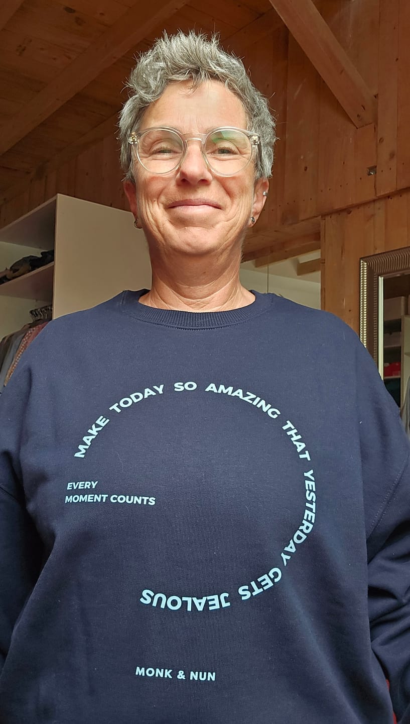 Customer photo review of Damen Sweater oversized fit "MAKE TODAY SO AMAZING..."