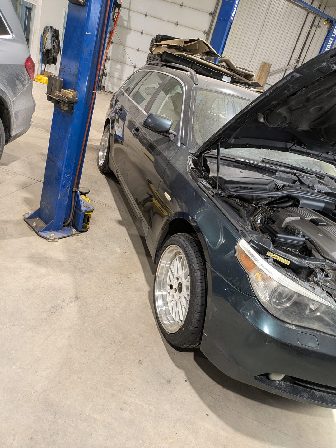 Customer photo review of 2003-2010 BMW-Compatible 5 Series (E61) Wagon Rear Air Suspension Conversion Kit with Shocks and Light Fix (BB4RBM)