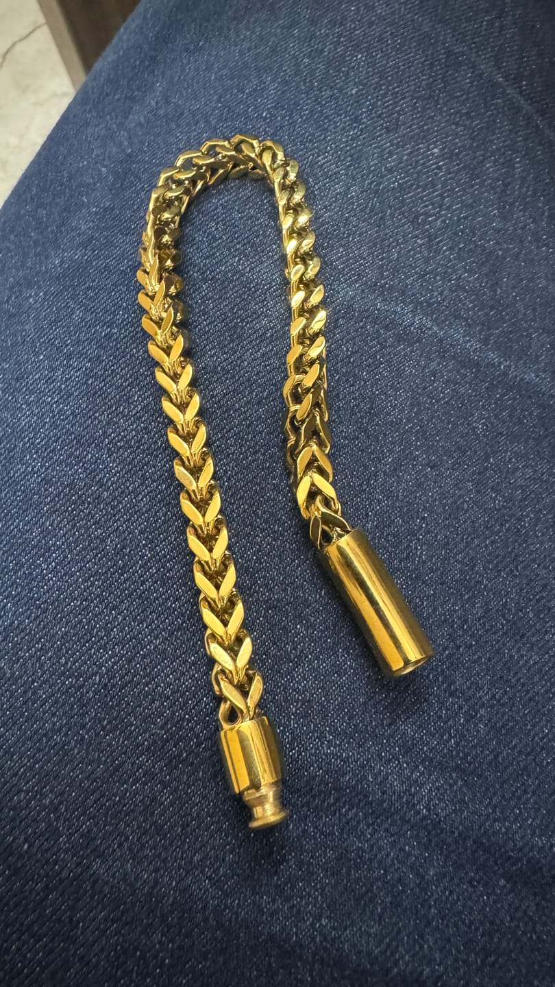 Customer photo review of BOND